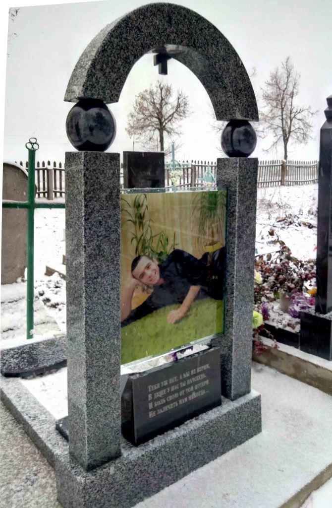 Двухстороннее стекло на памятник